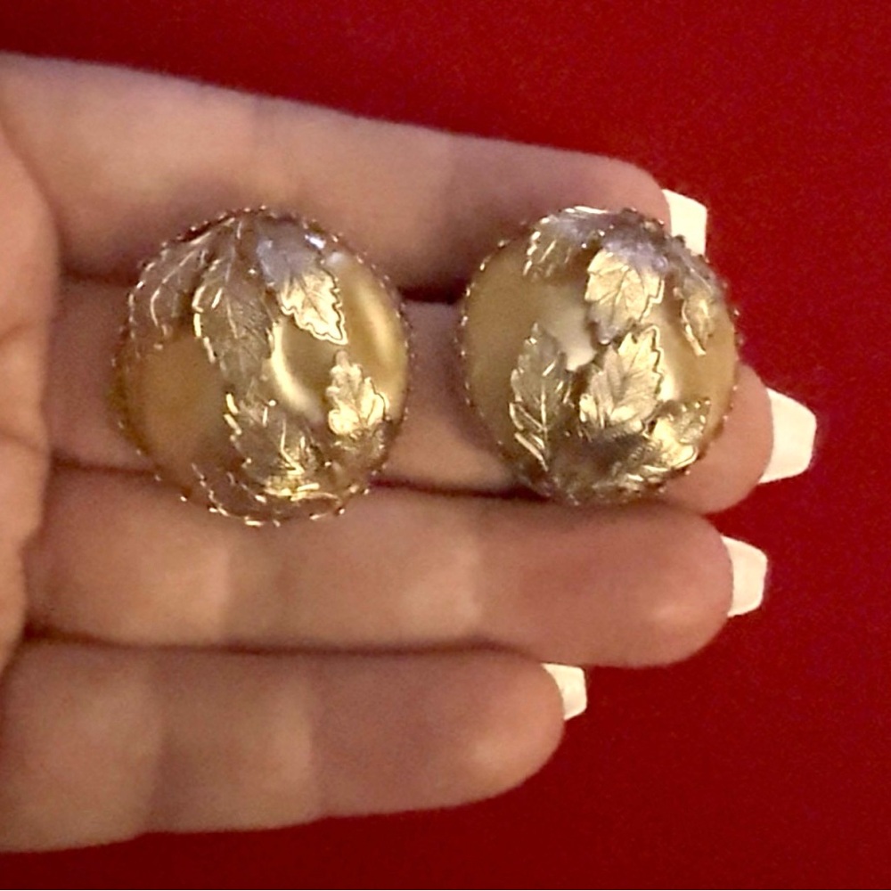 Vintage Miriam Haskell-Attributed Clip On Earrings